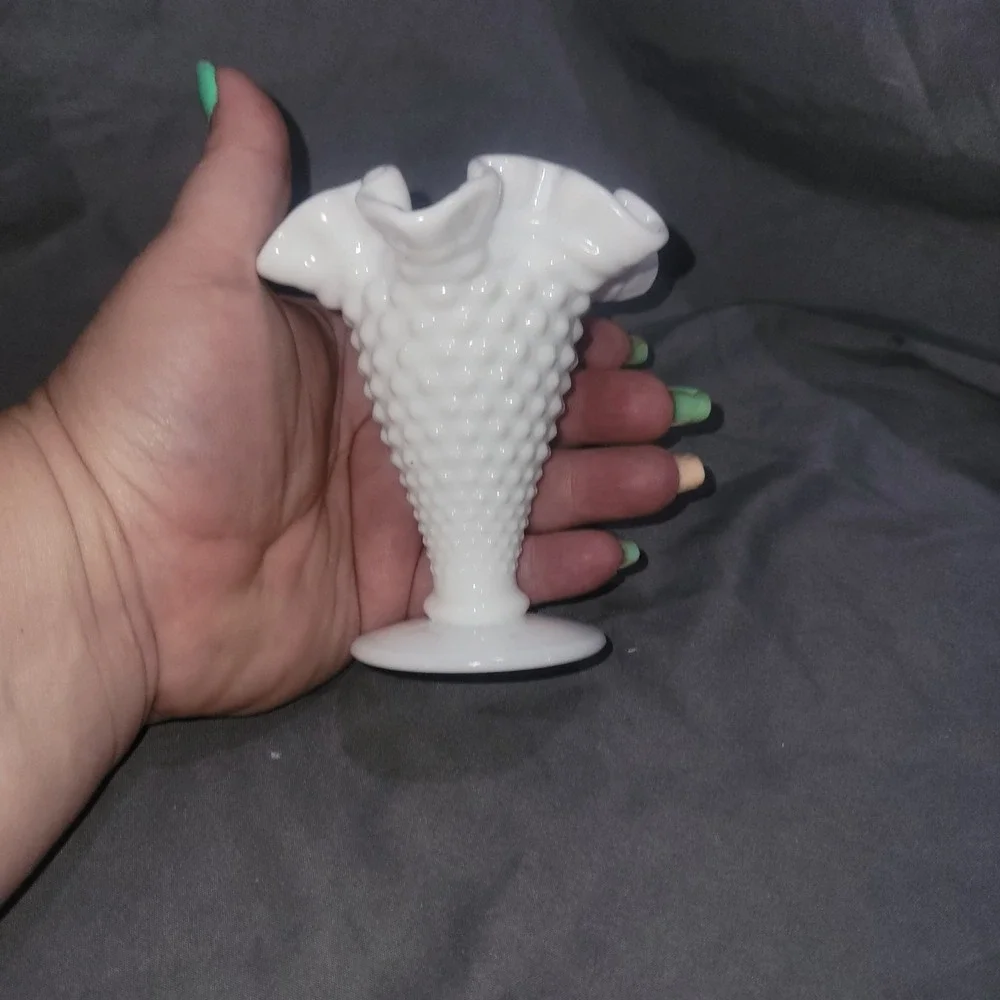 Vintage Fenton Milk Glass Hobnail Small Vase w Ruffled Edge Rim 4